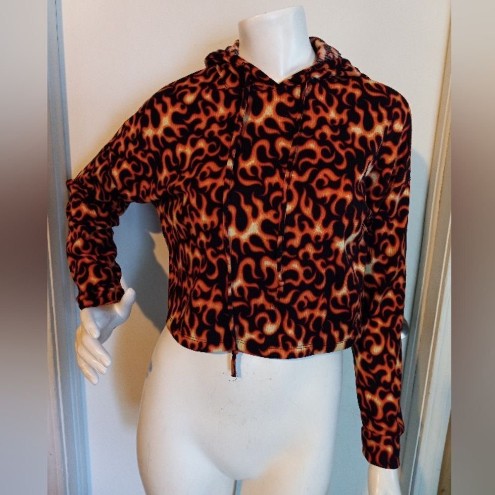 Yummy Soft Long Sleeves Cropped Style Hoodie Size Medium - Picture 1 of 12